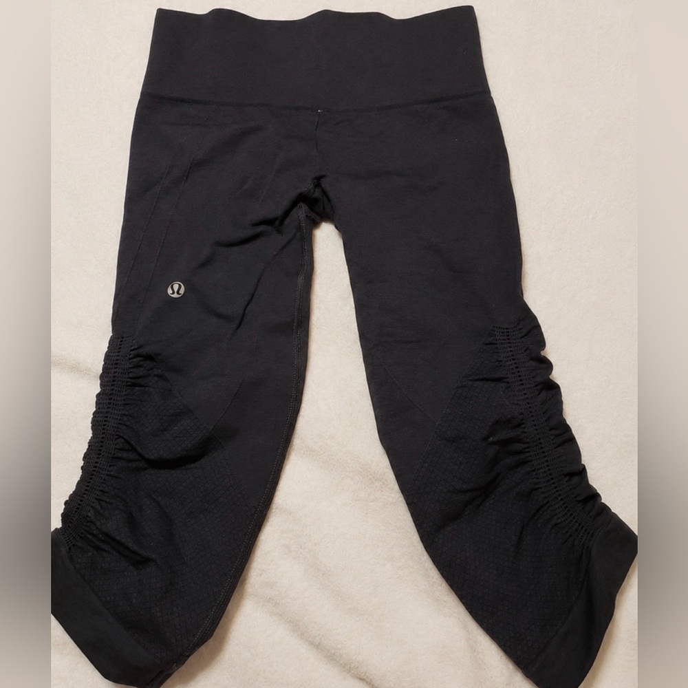 lululemon "In The Flow" Scrunch Crop legging